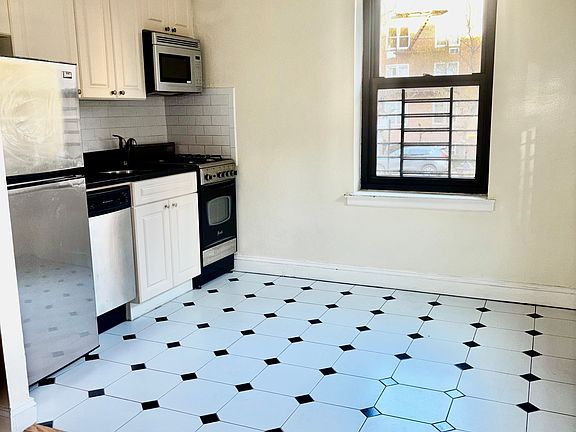 4th image of 10011 67th Rd APT 125