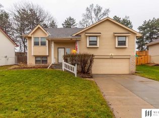 1335 Scott Rd, Papillion, NE 68046