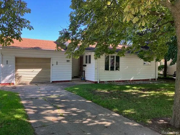 241 Lytle Ave, Harbor Beach, MI 48441
