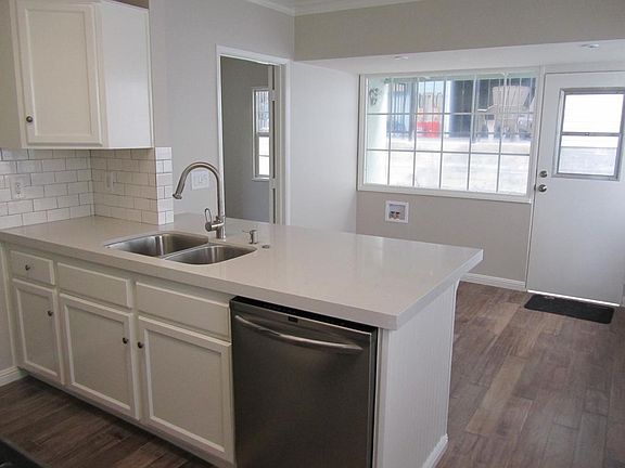 4th image of 2812 Alma Ave
