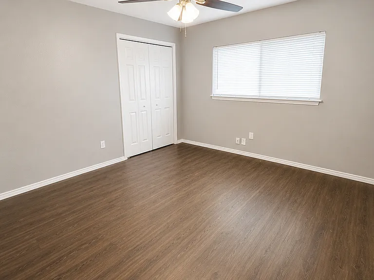 6302-6304 Waddesdon Blf — Photo 7