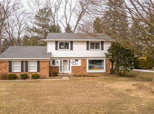 2440 Eaton Gate Rd, Lake Orion, MI 48360