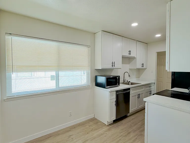 916 Dornajo Way #4 — Photo 4