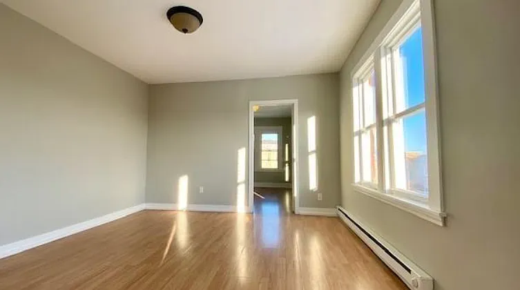 2 bed, 900 sqft, $1,300 — Photo 3