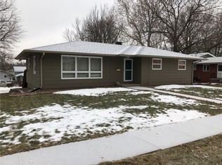 401 Maple St, Pella, IA 50219