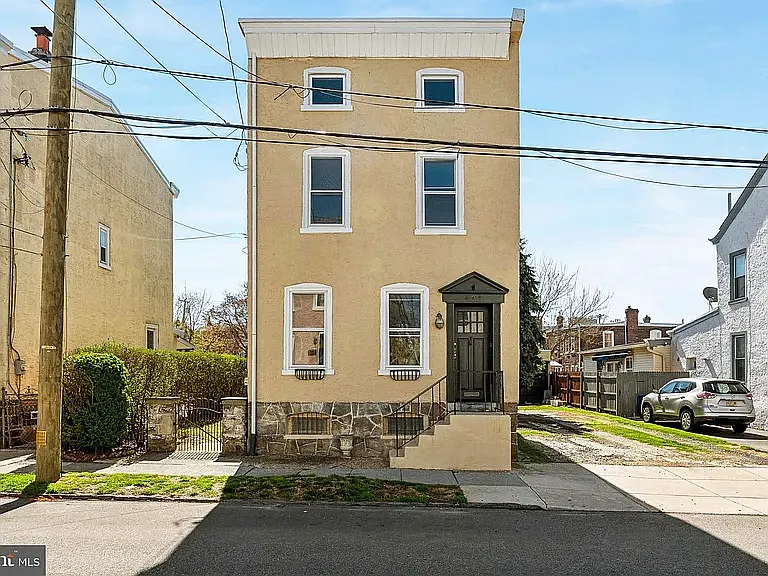 439 Lemonte St #1 — Photo 1