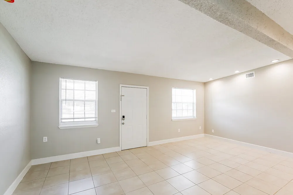 4 bed, 2.0 bath, 1444 sqft, $2,805 — Photo 4