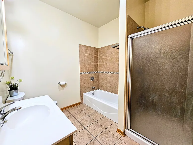 2931 S Lowe Ave — Photo 7