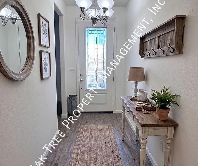 1193 S Carriage Ave — Photo 2