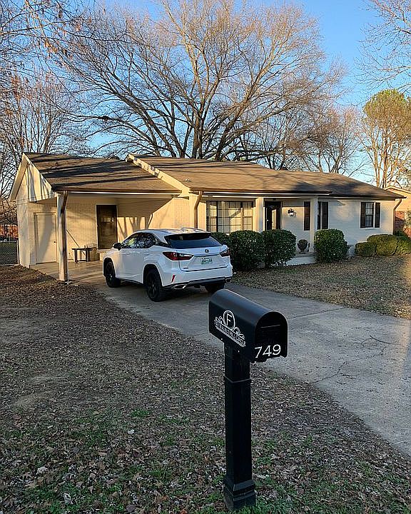 1st image of 749 Walnut Hill Dr