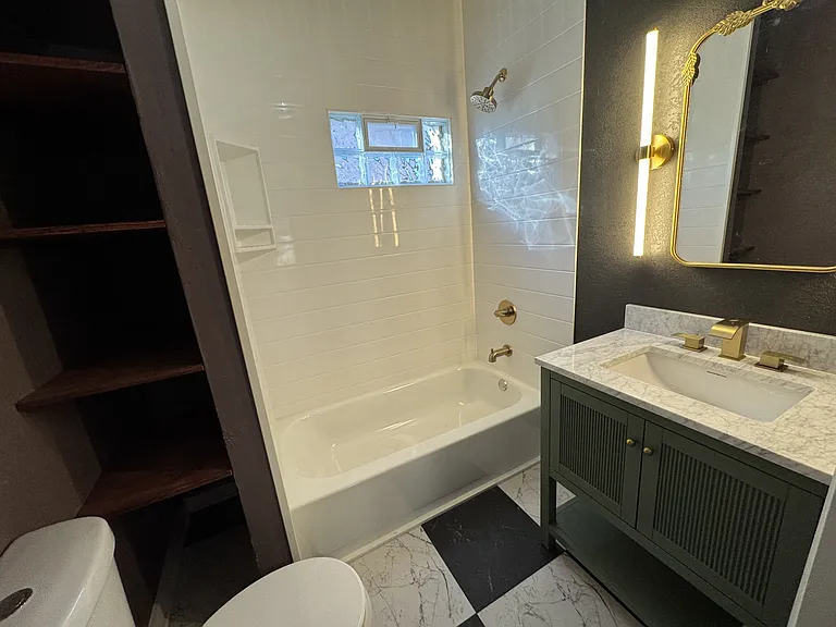 1329 Rowland Ave — Photo 3