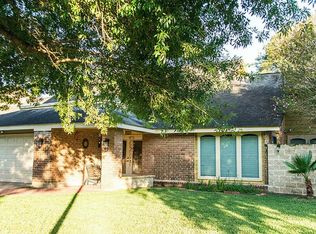 10427 Huntington Estates Dr, Houston, TX 77099