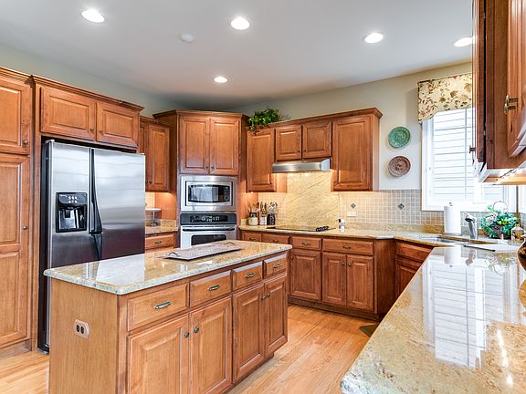 3rd image of 603 Bourbon Ln #603