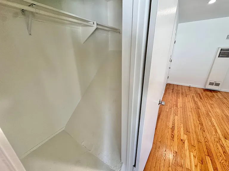 3345 Mentone Ave — Photo 8