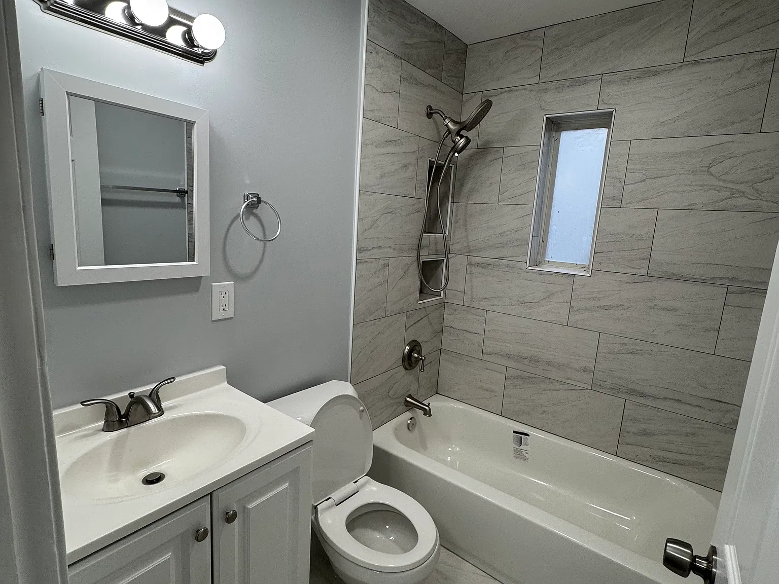 146 Glenridge Pl — Photo 4