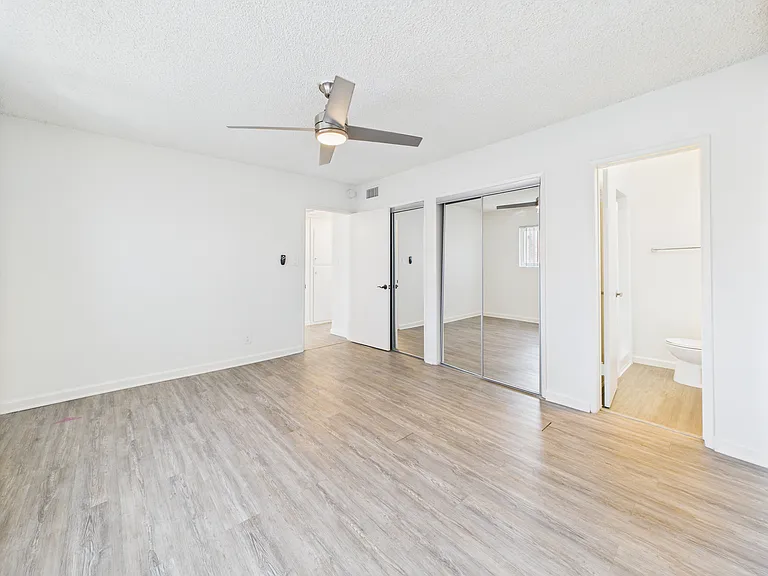 303 Apartments — Photo 41