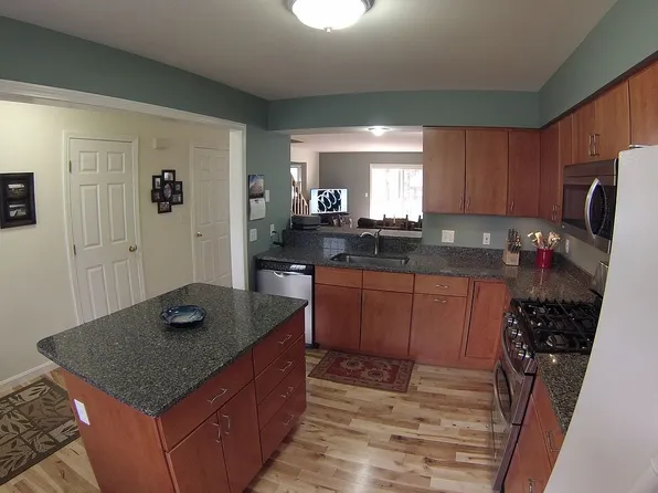 35 Perkins Dr, Essex Jct, VT 05452