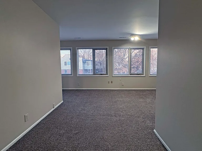 4903 California St #6 — Photo 10