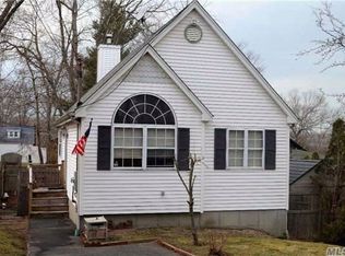 22 Fern Rd, Rocky Point, NY 11778