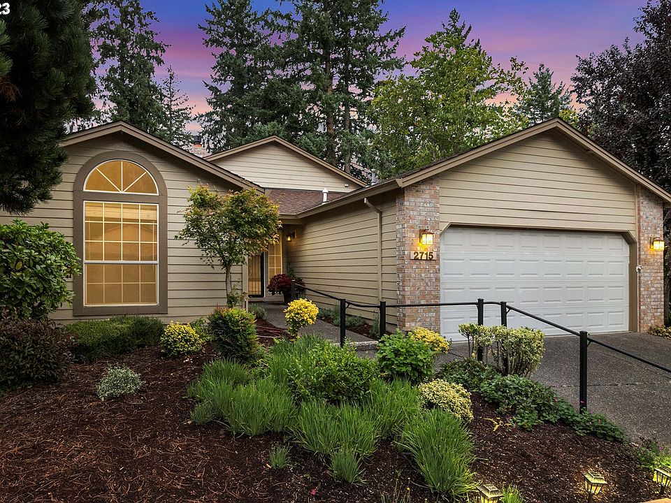 1st image of 2715 SE Spyglass Dr