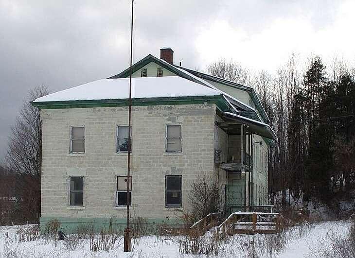 2nd image of 27 Hospital Rd