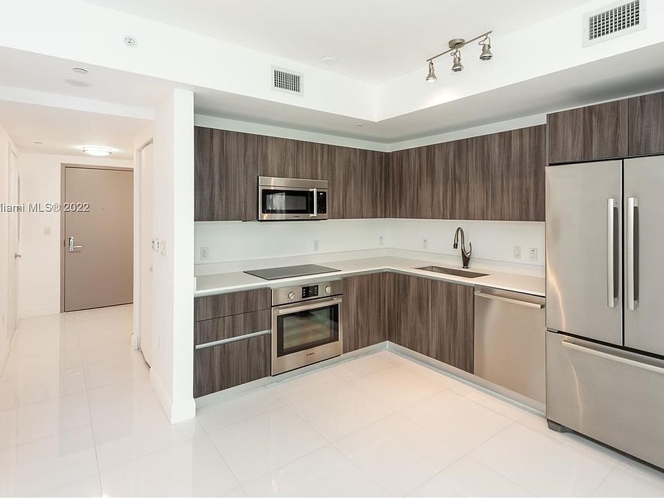 1st image of 488 NE 18th St Unit 1502