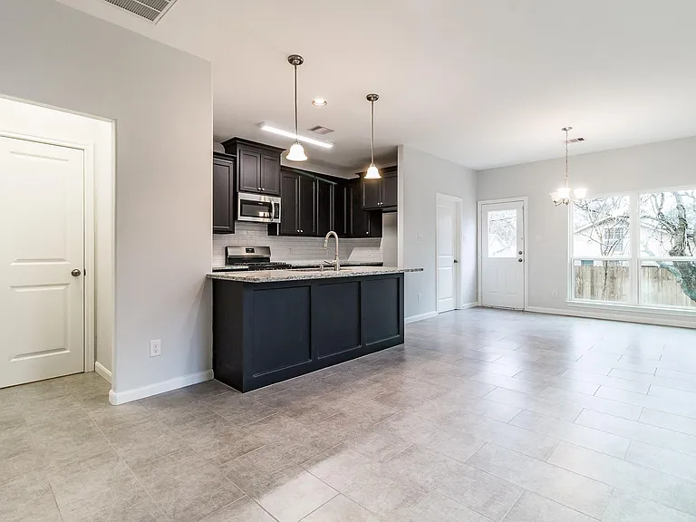 710 Barkley St #B — Photo 5