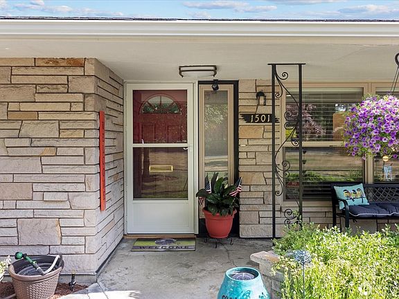 2nd image of 1501 52nd Street SE #1