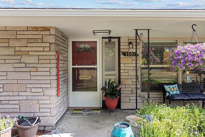 2nd image of 1501 52nd Street SE #1