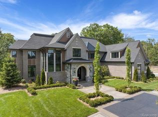 875 Lindenhill Ln, Oakland, MI 48363