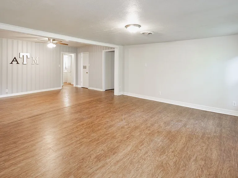 707 Enfield St — Photo 5
