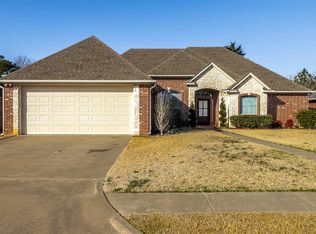 5015 Rustic Oak Dr, Longview, TX 75604