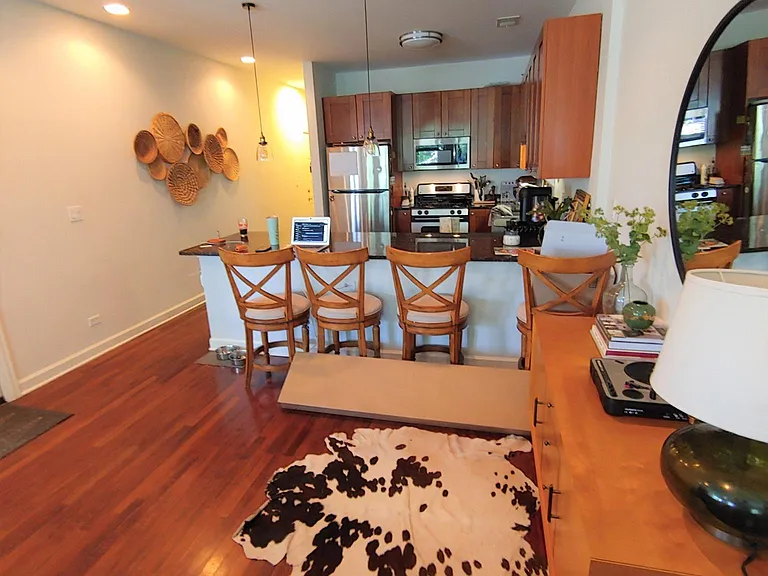 521 N Racine Ave #2 — Photo 2