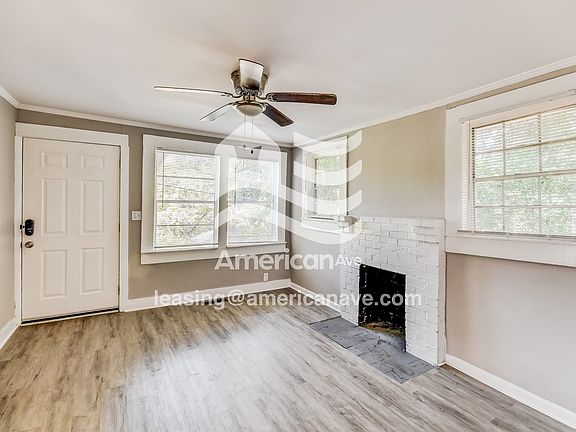 845498_003_wm_-_living_room_13111407.jpg