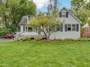 2215 Scott Rd, Northbrook, IL 60062