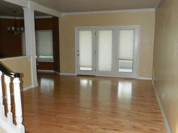 4th image of 3583 Southvillage Dr