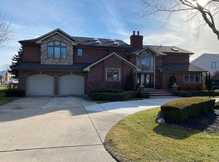 38140 Circle Dr, Harrison Township, MI 48045