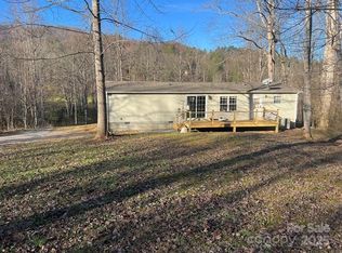 941 Poplar Cove Rd, Franklin, NC 28734
