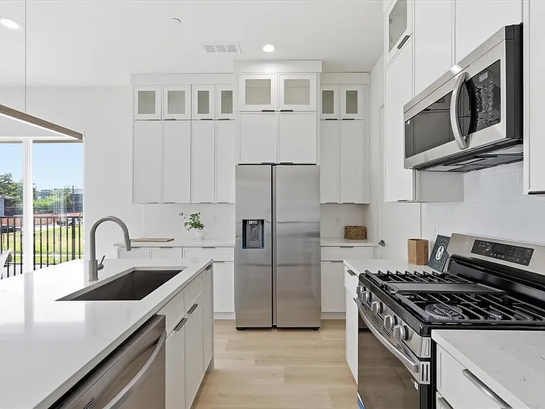 4315 San Jacinto St #302 — Photo 11