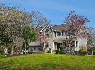 321 Hollow Rd, Orange, CT 06477