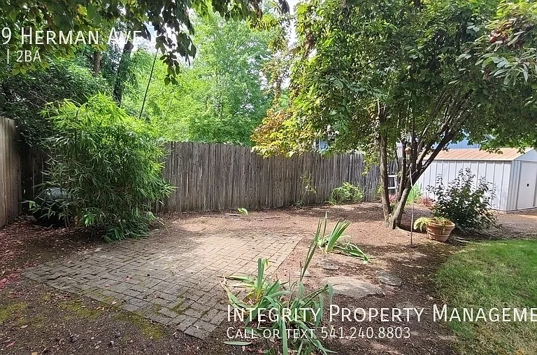 659 Herman Ave — Photo 17