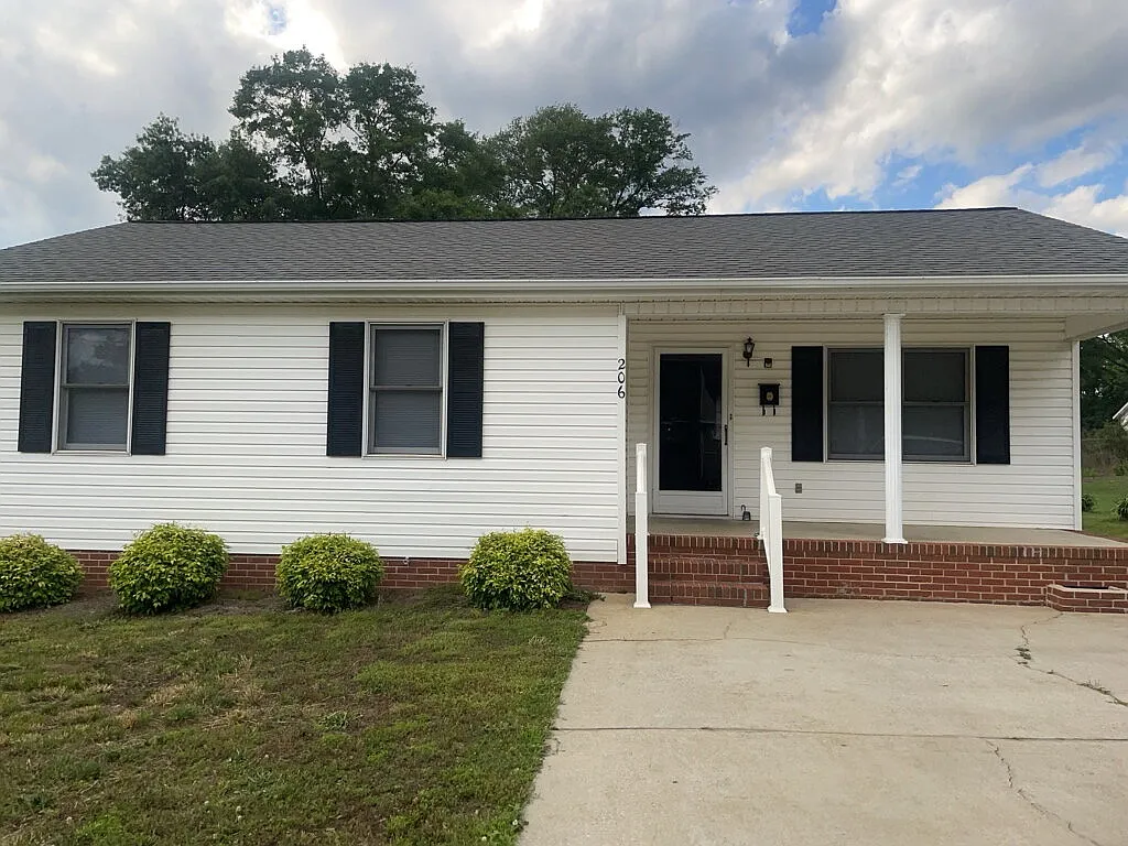 3 bed, 2.0 bath, $1,650 — Photo 1