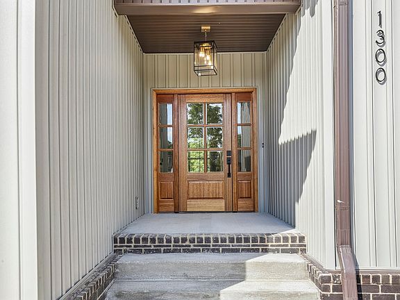 4th image of 1300 Vickie Ln