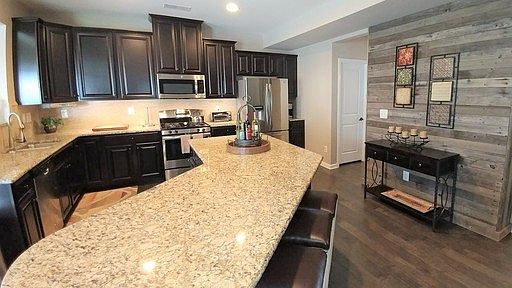 4th image of 6016 Parkview Ct