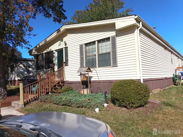 17 Dickens Rd, North Brunswick, NJ 08902