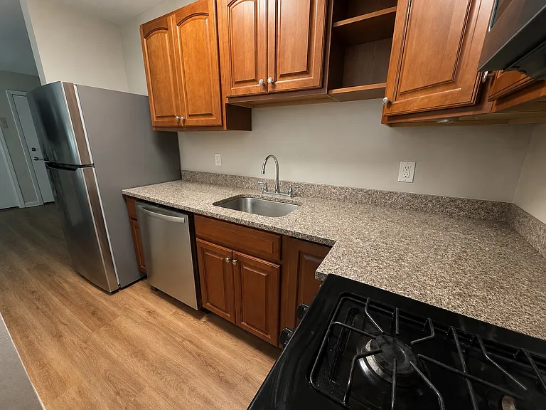 2 Locust Ct #2B — Photo 7