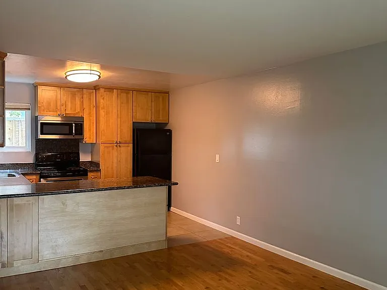 250 Palo Alto Ave — Photo 42