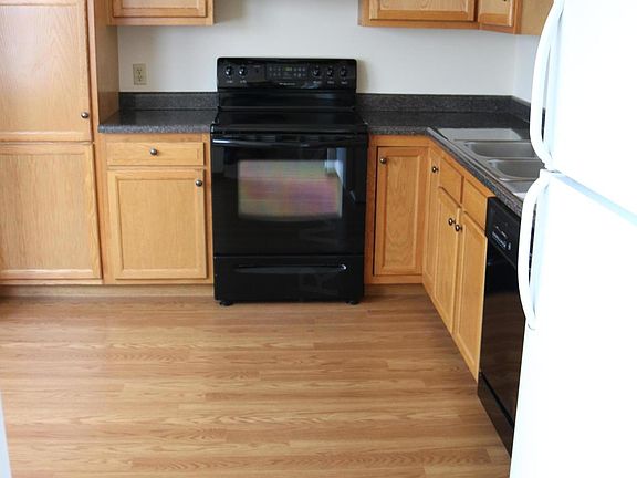 3rd image of 196 Georgetown Dr APT 18
