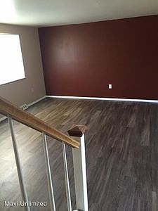 2nd image of 4695 Holland St
