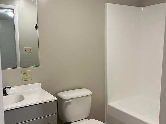 4th image of 207 Monroe St APT D